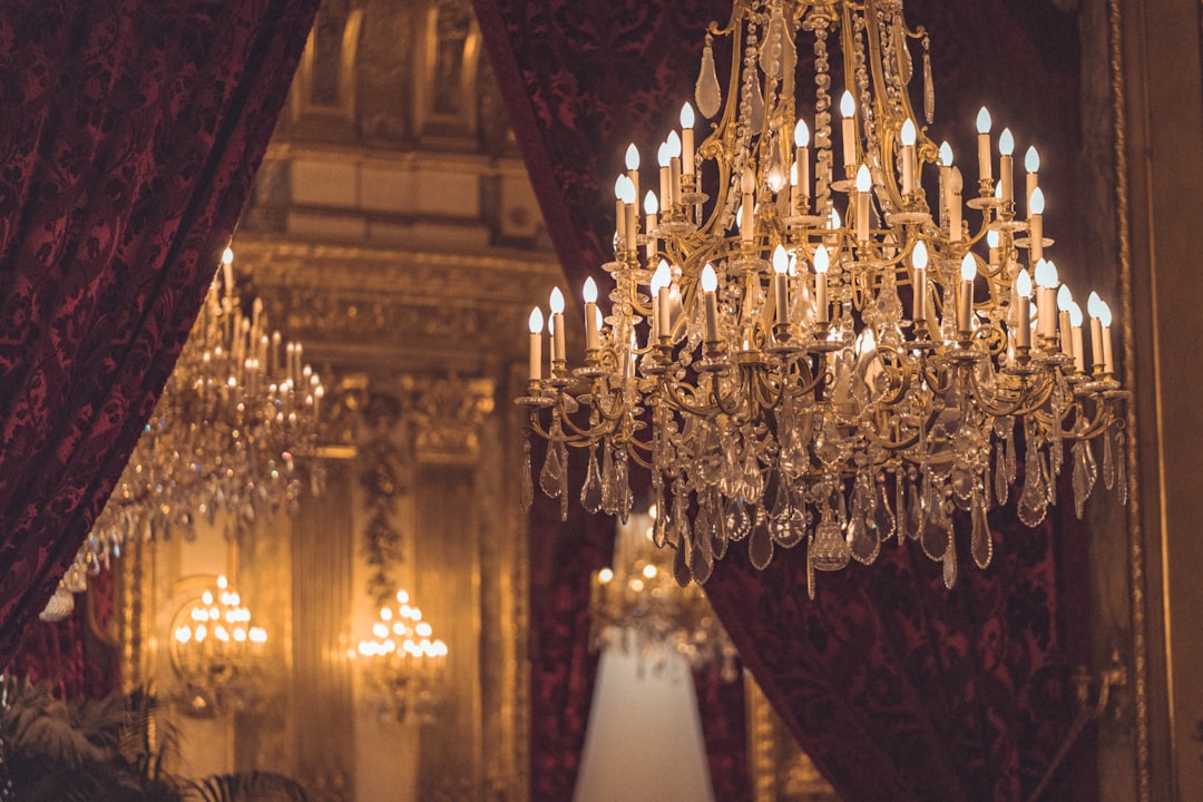 How to Choose the Right Chandelier Size and Style for Your Space